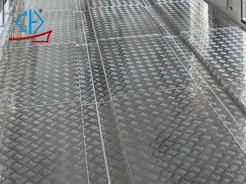 Nguyên nhân khiến inox chống trượt bị gỉ sét trong quá trình sử dụng