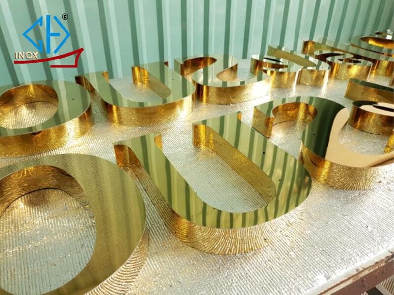 chữ inox vàng gương trang trí