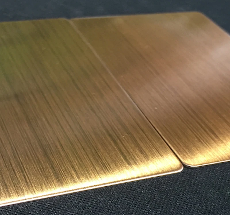 đặc điểm inox đồng xước