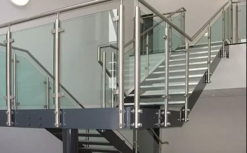 trụ cầu thang inox
