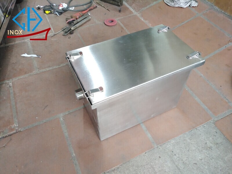 thiết bị tách dầu inox